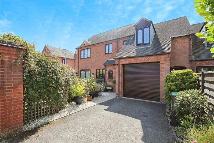 4 Bedroom Link Detached House For Sale In Elms Court, Austrey, CV9