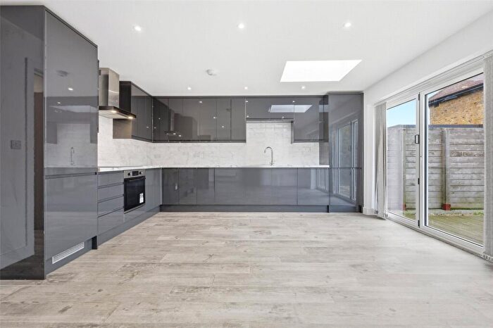 3 Bedroom Detached House To Rent In Highcombe, London, SE7