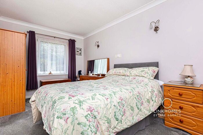 1 Bedroom Retirement Property For Sale In Wentworth Drive, Broadstone, BH18 - Photo 5