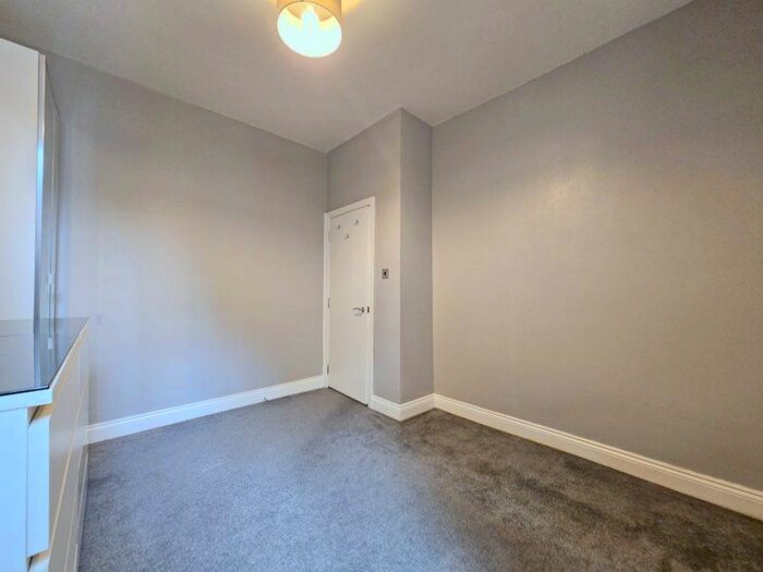 2 Bedroom Flat To Rent In Alexandra Road, London, SW19