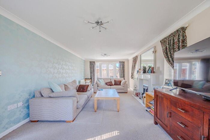 5 Bedroom Detached House For Sale In Lifstan Walk, Southend-On-Sea, SS2