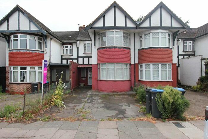 4 Bedroom House To Rent In Pasteur Gardens, Edmonton, N18