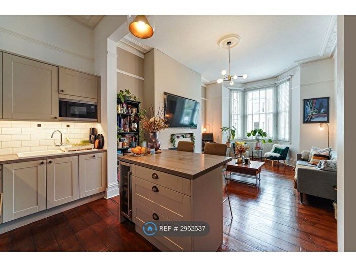 2 Bedroom Flat To Rent In St Philip's Road, Surbiton, KT6