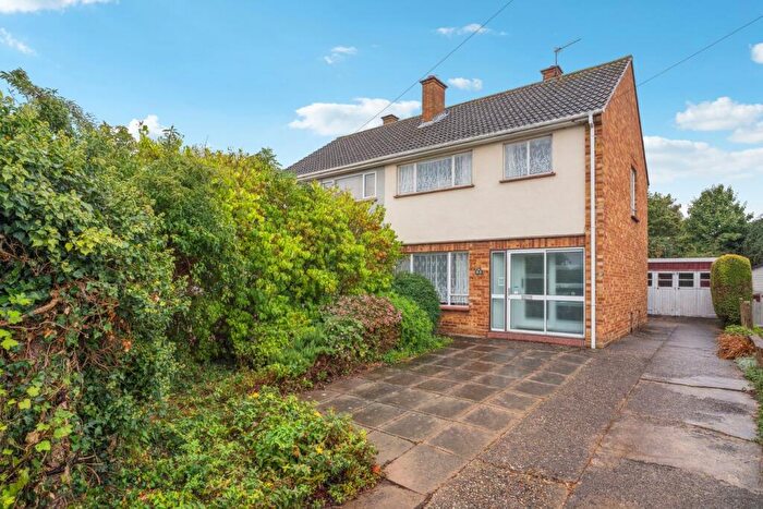 3 Bedroom Semi-Detached House For Sale In Wellingham Avenue, Hitchin, SG5