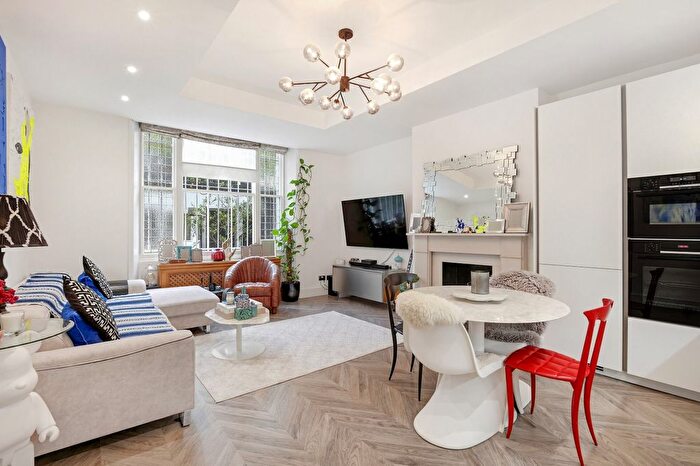 3 Bedroom Flat To Rent In Cornwall Gardens, South Kensington, London, SW7