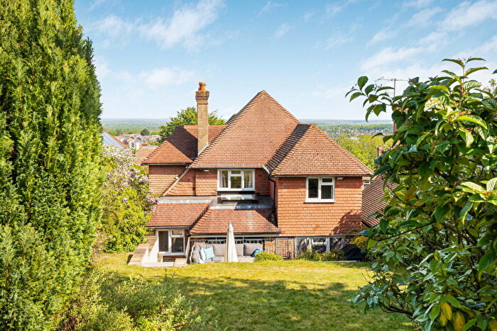 4 Bedroom Detached House For Sale In High View Road, Guildford, GU2