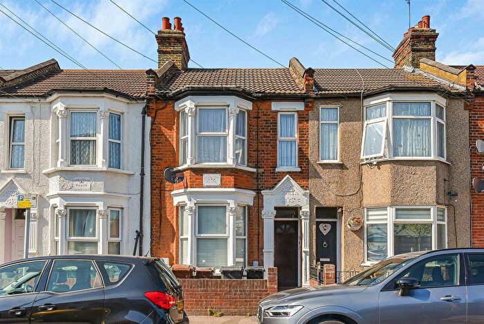 2 Bedroom Flat To Rent In Tavistock Avenue, Walthamstow, E17