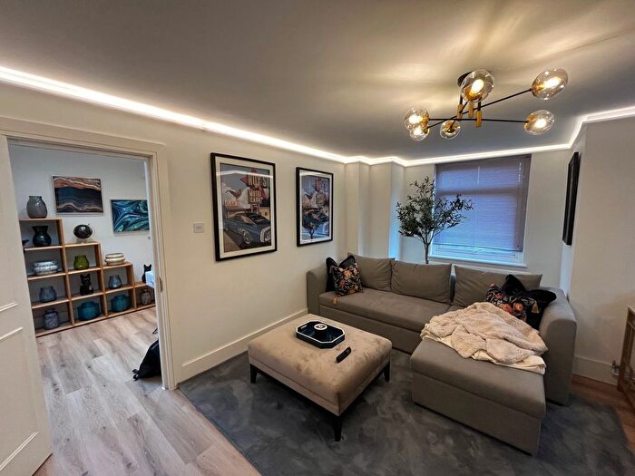 2 Bedroom Flat To Rent In Albert Mansions, Luxborough Street, London, W1U