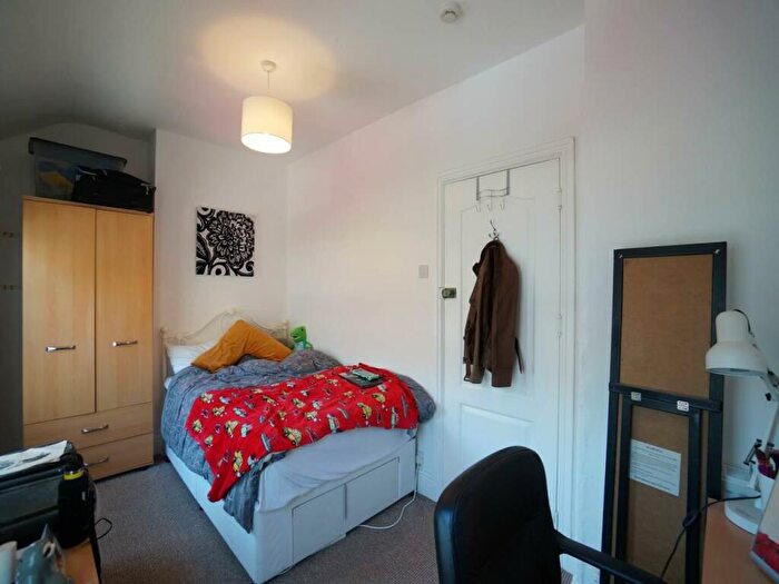 4 Bedroom House To Rent In Caellepa, Bangor, LL57