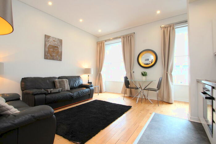 1 Bedroom Flat To Rent In Queen Street, City Centre, G1