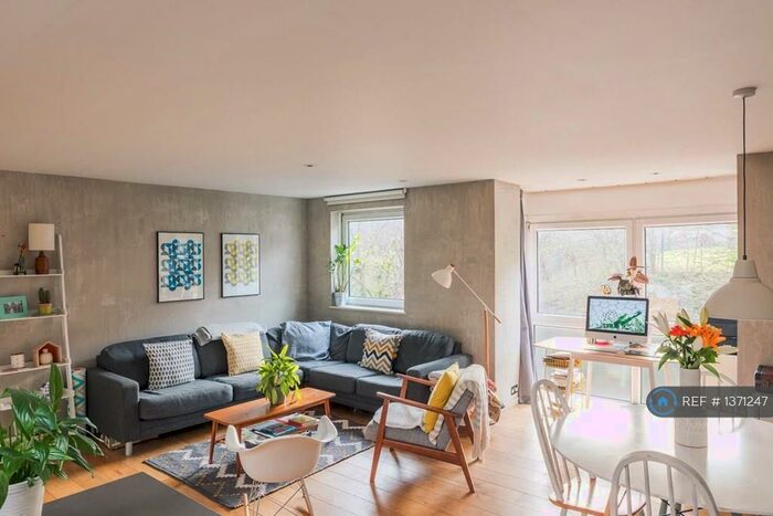 2 Bedroom Flat To Rent In Auckland Road, London, SE19