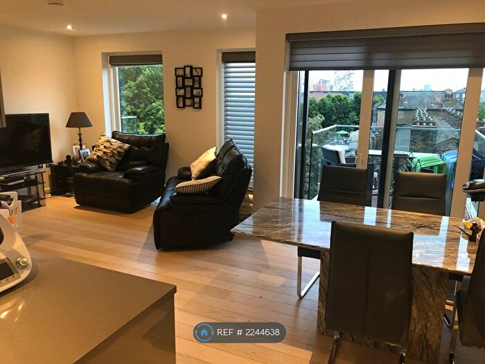 3 Bedroom Flat To Rent In Reminder Lane, London, SE10