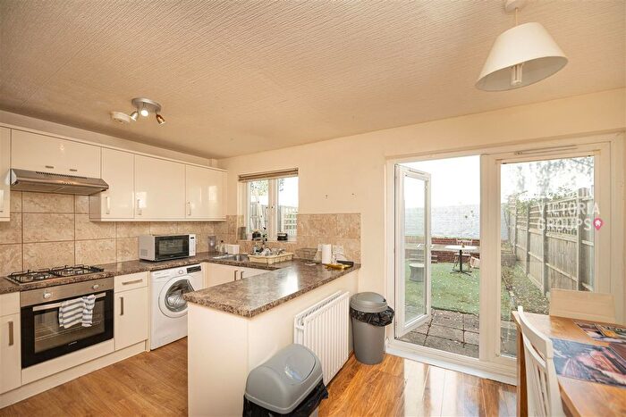 5 Bedroom Terraced House To Rent In Keats Close, London, SE1