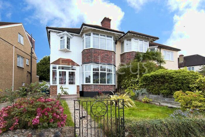 3 Bedroom Semi-Detached House To Rent In Walfield Avenue, Whetstone, N20