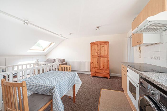 Studio To Rent In Bowes Road, New Southgate, London, N11