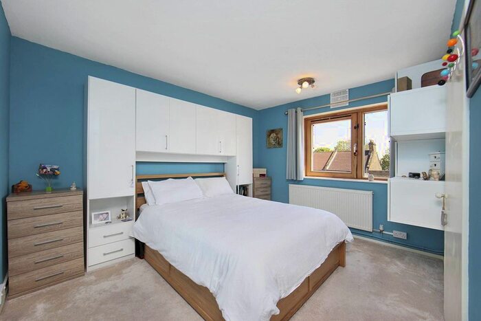 2 Bedroom Flat For Sale In Park Road, Stratford, London, E15