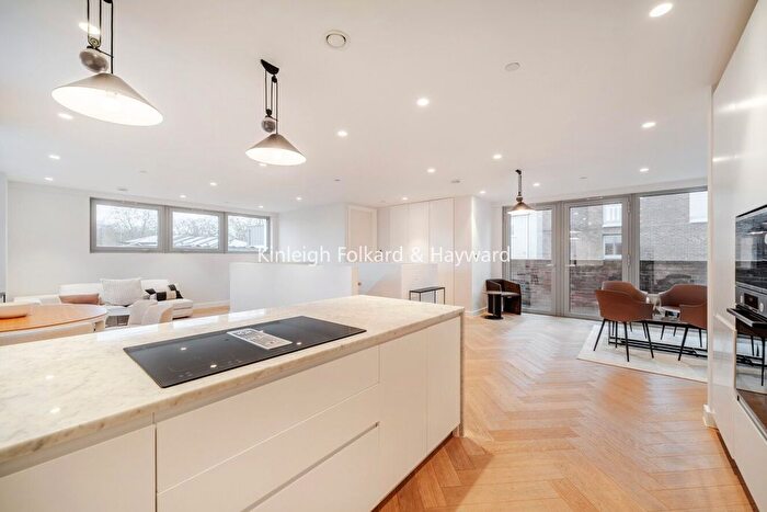 3 Bedroom Flat To Rent In Maple Path, London, E5