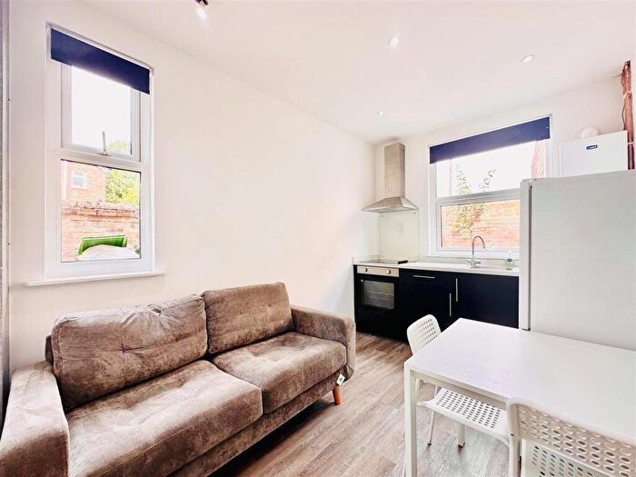 2 Bedroom Apartment To Rent In Park Road, Nottingham, NG7