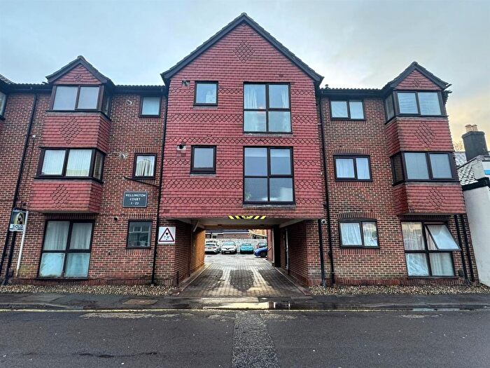 1 Bedroom Flat To Rent In Waterloo Road, Havant, PO9