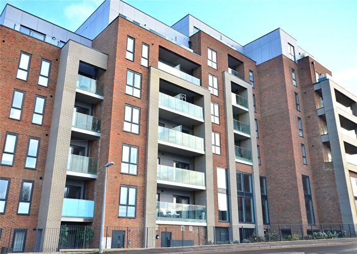 2 Bedroom Flat For Sale In Queens Road, East Grinstead, West Sussex, RH19
