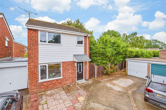 3 Bedroom Link Detached House For Sale In Moor Park Close, Rainham, Gillingham, Kent, ME8
