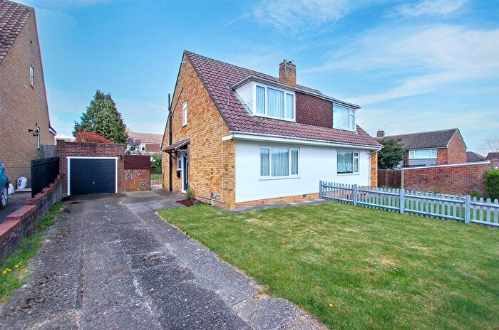 3 Bedroom Semi Detached House For Sale In Dowgate Close, Tonbridge, TN9