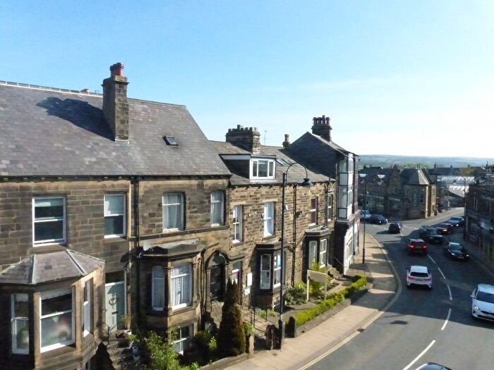 2 Bedroom Flat To Rent In Leeds Road, Ilkley, West Yorkshire, Uk, LS29
