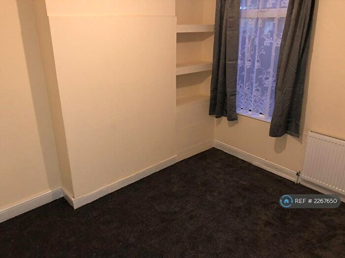 2 Bedroom Flat To Rent In Manor Park, London, E12