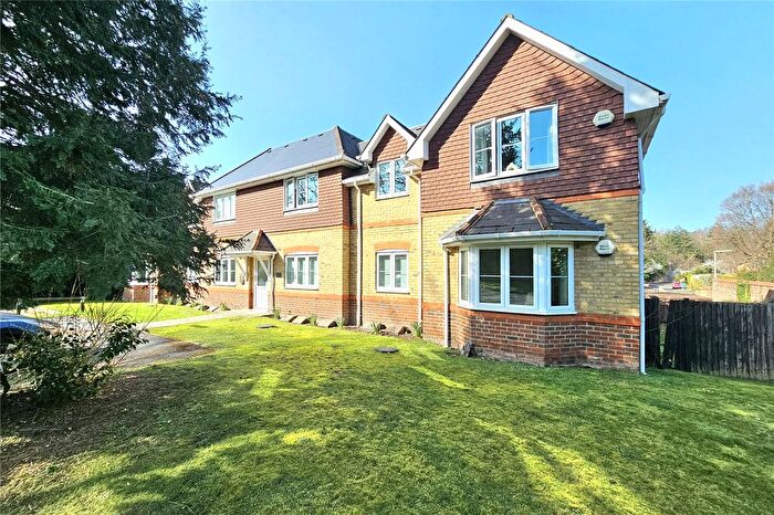 2 Bedroom Flat For Sale In Clarendon Place, Badgers Copse, Camberley, GU15