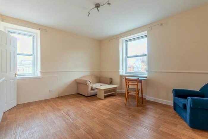 2 Bedroom Flat To Rent In Simon Square, Edinburgh, EH8