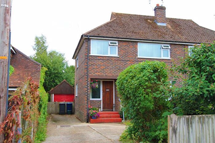 3 Bedroom Semi-Detached House To Rent In Family Home - Farncombe, GU7