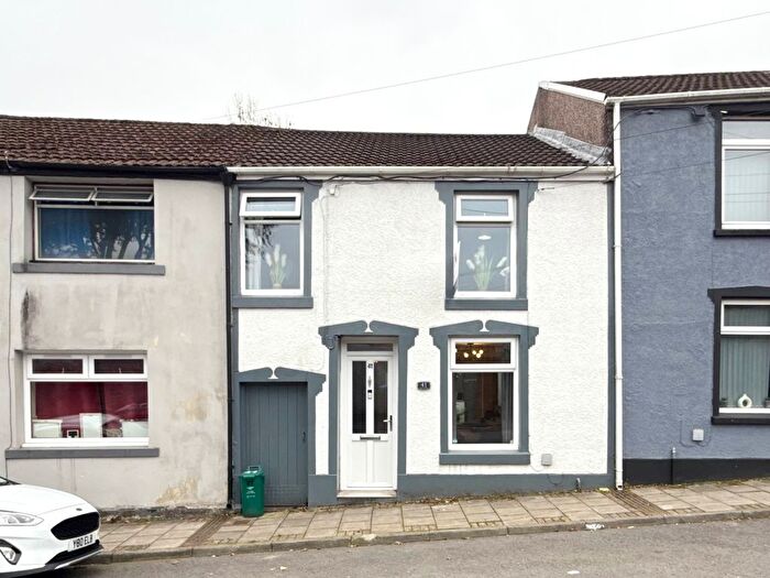 3 Bedroom Terraced House For Sale In Wind Street, Aberdare, CF44