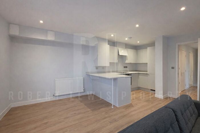 2 Bedroom Flat To Rent In Foster Street, London, NW4