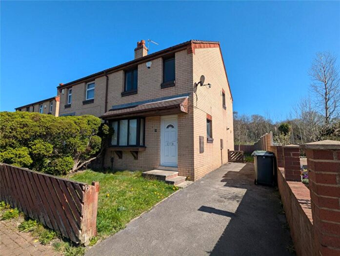 2 Bedroom Semi-Detached House To Rent In Meanwood Valley Close, Leeds, Yorkshire, LS7