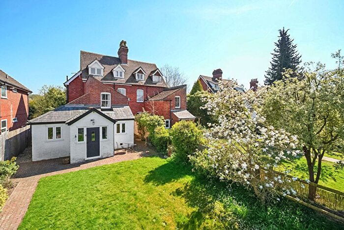 5 Bedroom Semi-Detached House For Sale In High Path, Easebourne, GU29