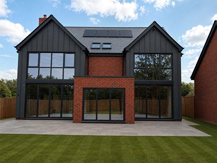 4 Bedroom Detached House For Sale In Cleridge Place, Bishops Green, Berkshire, RG20