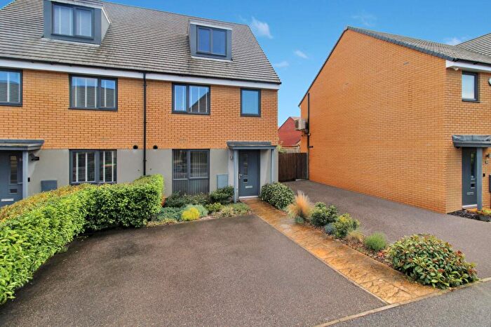 3 Bedroom Semi Detached House For Sale In Burgoyne Avenue, Wootton, MK43