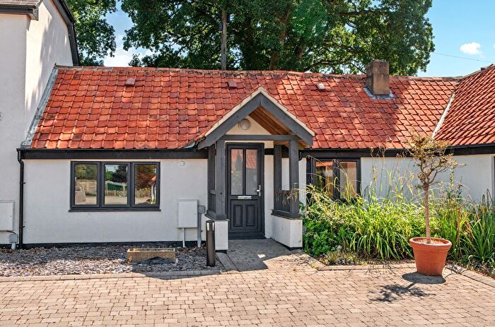 2 Bedroom Bungalow For Sale In Petersfield Road, Monkwood, Alresford, Hampshire, SO24