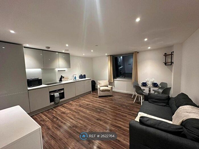 2 Bedroom Flat To Rent In Churchill Place, Basingstoke, RG21