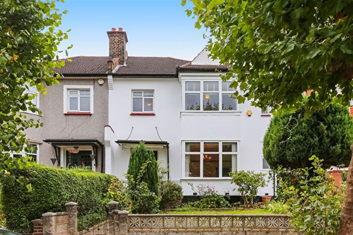 4 Bedroom Semi-Detached House For Sale In Pollards Hill North, London, SW16