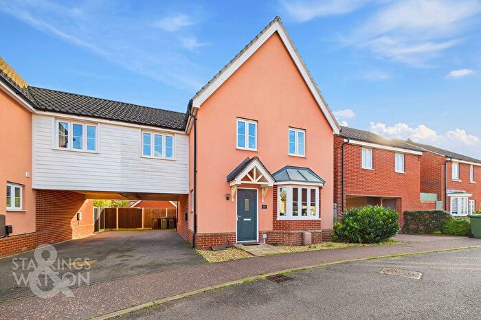 4 Bedroom Link Detached House For Sale In Worcester Road, Costessey, Norwich, NR5