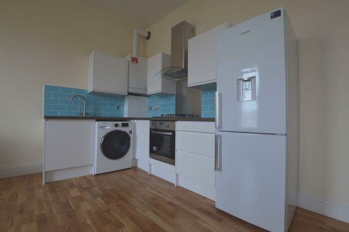 3 Bedroom Flat To Rent In Lea Bridge Road, Leyton, E10