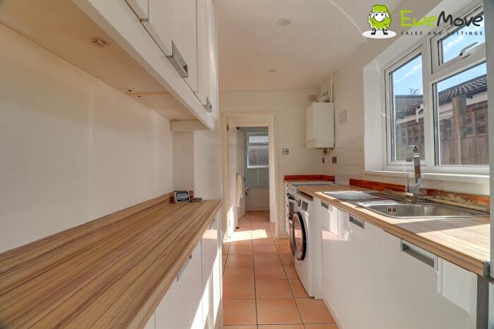 2 Bedroom Terraced House To Rent In Stanley Street, Luton, LU1