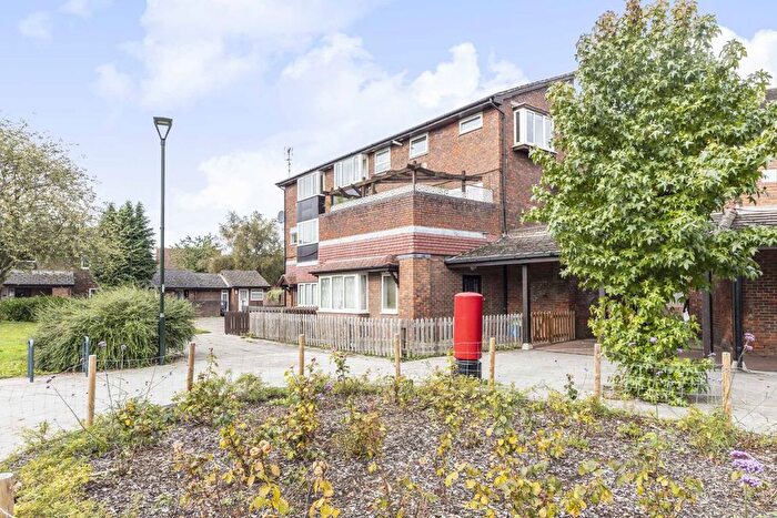 1 Bedroom Flat To Rent In Tangley Park Road, Hampton, TW12