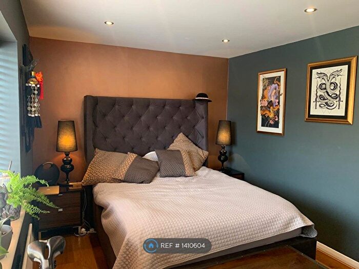 2 Bedroom Flat To Rent In Kirby Drive, Peacehaven, BN10