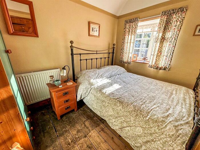 2 Bedroom Cottage For Sale In Lower Chirk Bank, Wrexham, LL14