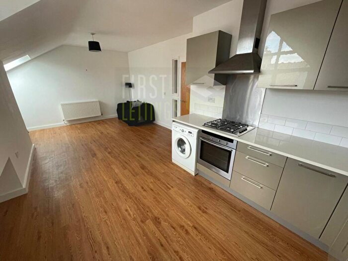 2 Bedroom Apartment To Rent In Avenue Road Extension, Clarendon Park, LE2