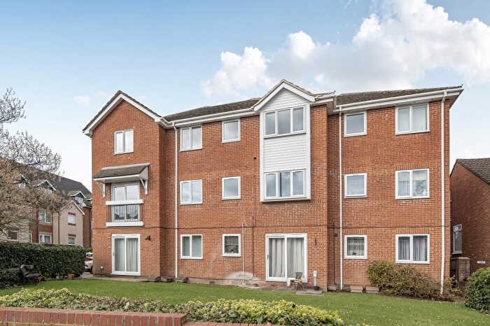 2 Bedroom Flat For Sale In Sovereign Court, Aylesbury, HP19