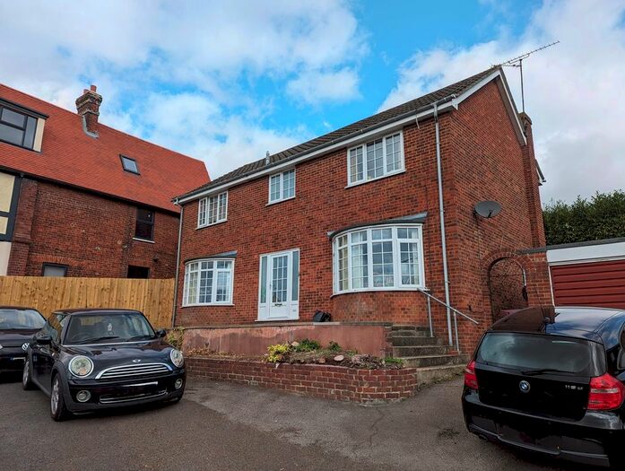 4 Bedroom Detached House To Rent In Berkeley Avenue, Reading, RG1