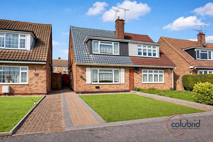 3 Bedroom Semi-Detached House For Sale In Corringham Road, Corringham, SS17